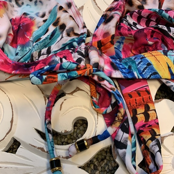 Kenneth Cole Reaction Multi Color Printed Triangle Halter Bikini Top Size L NWT - Picture 3 of 6